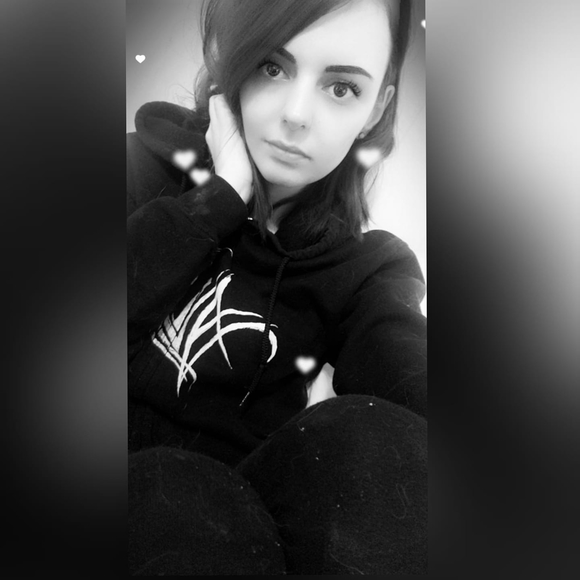 Meet your Posher, Tiffany - Picture 1 of 1